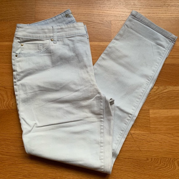 ❇️Platinum Chico’s Light Wash Jeans❇️ - Picture 6 of 6